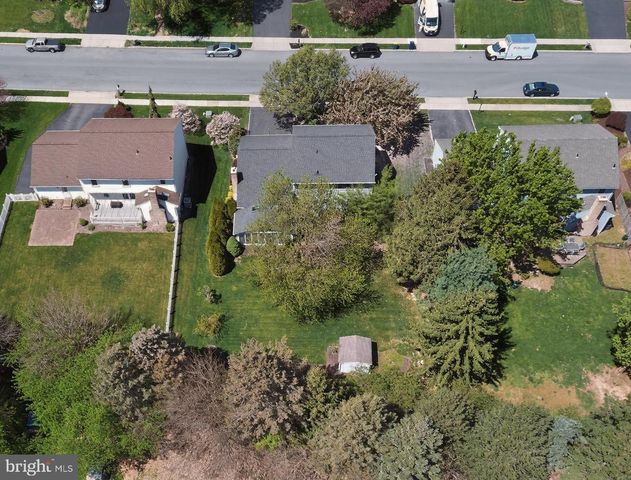 1747 COLONY DR, Wyomissing, PA 19610