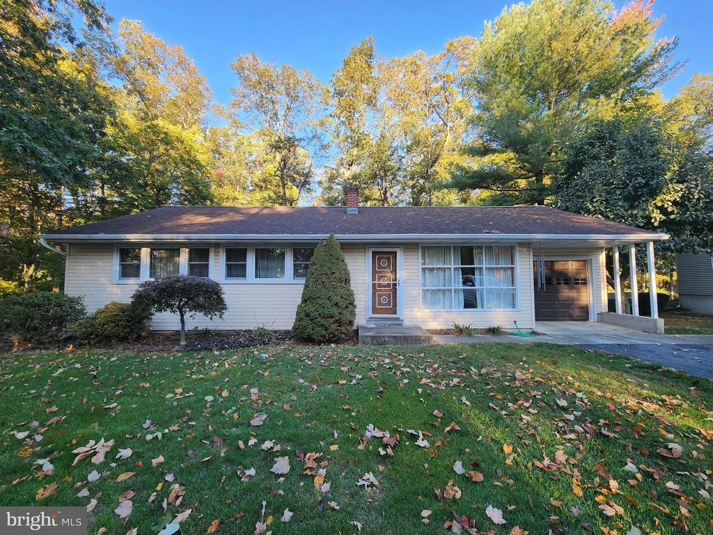 5640 ELIZABETHTOWN RD, Manheim, PA 17545