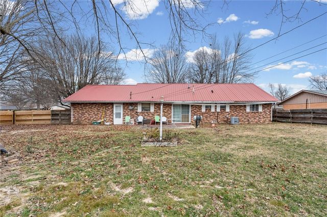 1915 Dee Avenue, Springdale, AR 72762