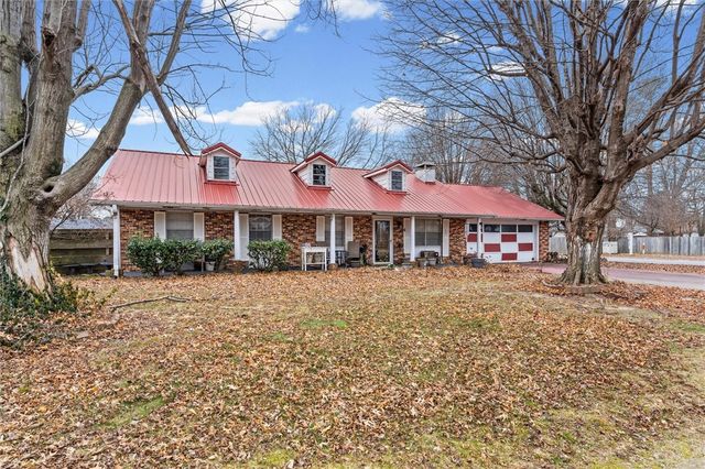 1915 Dee Avenue, Springdale, AR 72762