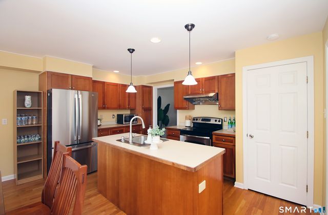 4 Meadow Road, Newtown, CT 06470