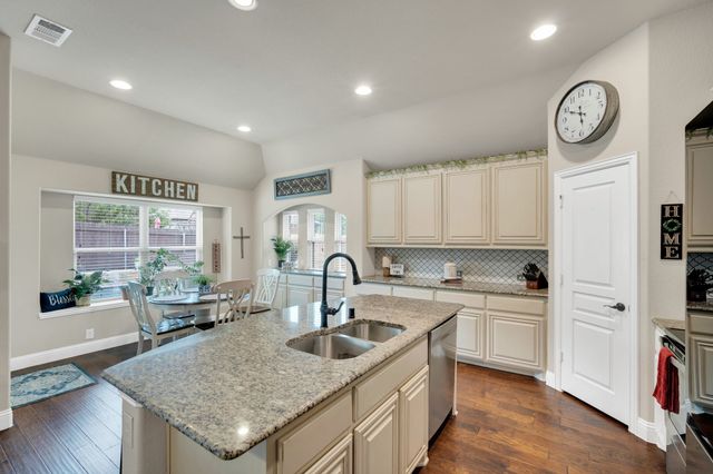 1505 Park Meadow Drive, Midlothian, TX 76065