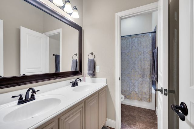 1505 Park Meadow Drive, Midlothian, TX 76065