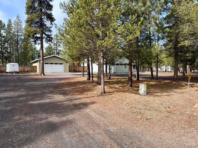 52495 Lost Ponderosa Road, La Pine, OR 97739
