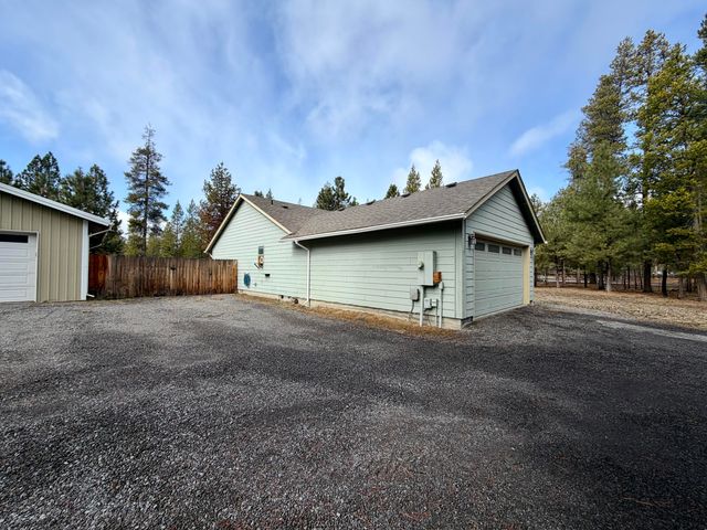 52495 Lost Ponderosa Road, La Pine, OR 97739