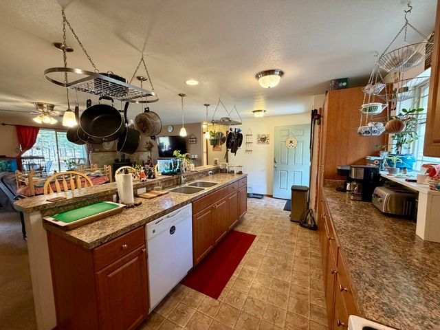 52495 Lost Ponderosa Road, La Pine, OR 97739