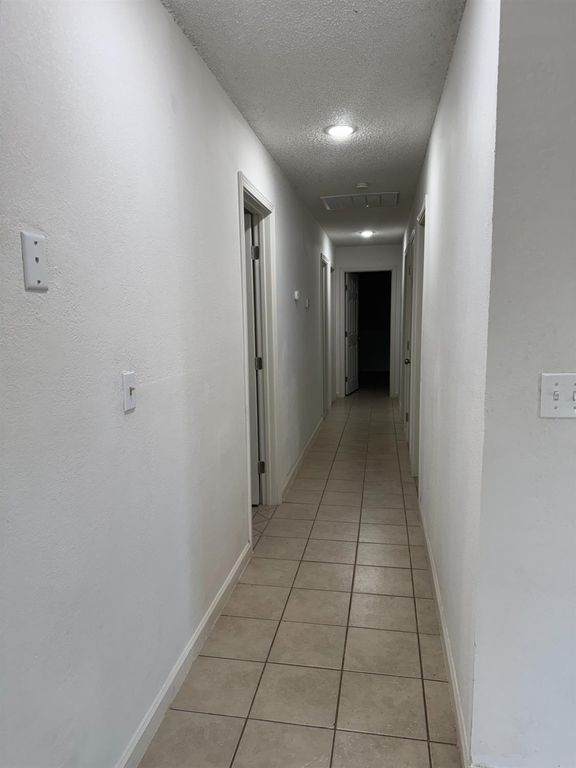 Image 11 of property listing at 2054 4th, Fresno, CA 93702