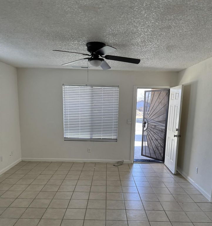 Image 18 of property listing at 2054 4th, Fresno, CA 93702