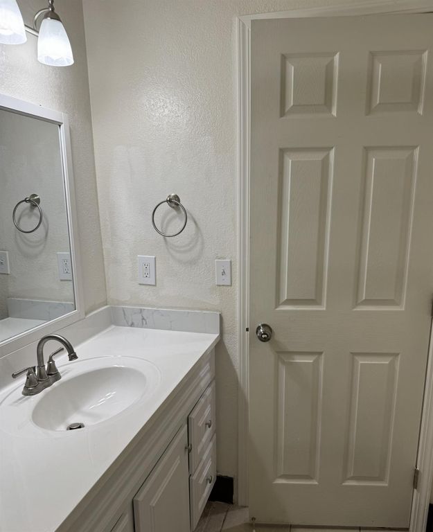 Image 22 of property listing at 2054 4th, Fresno, CA 93702