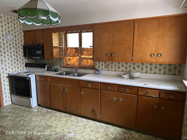 2587 Kuhlman Drive, Saginaw, MI 48603
