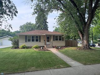 201 22nd Avenue N, Fargo, ND 58102