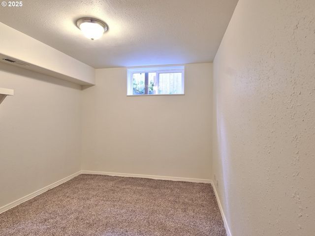 1745 Ne WEST DEVILS LAKE Rd, Lincoln City, OR 97367