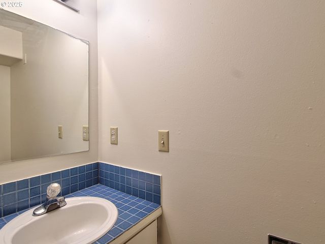 1745 Ne WEST DEVILS LAKE Rd, Lincoln City, OR 97367