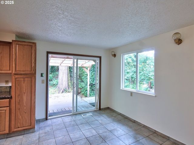 1745 Ne WEST DEVILS LAKE Rd, Lincoln City, OR 97367