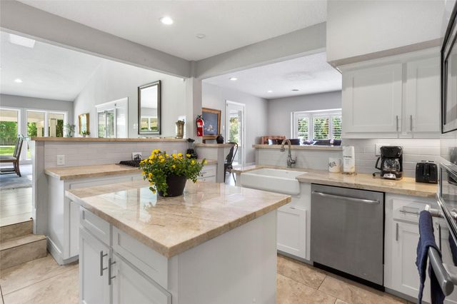 14009 W Hughes Road, Dickinson, TX 77539