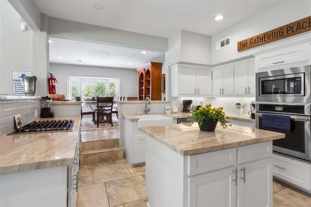 14009 W Hughes Road, Dickinson, TX 77539