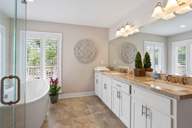 14009 W Hughes Road, Dickinson, TX 77539