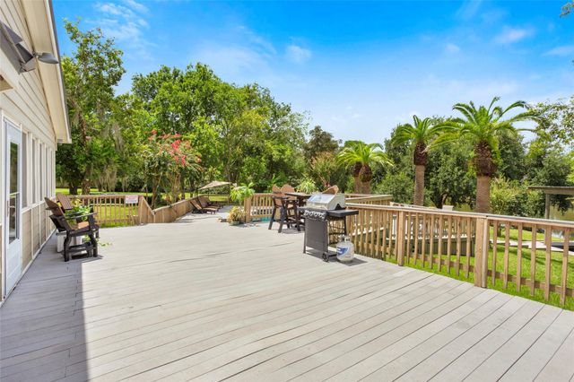 14009 W Hughes Road, Dickinson, TX 77539