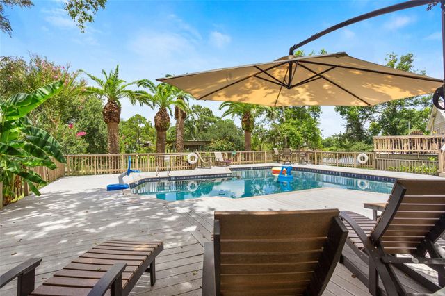 14009 W Hughes Road, Dickinson, TX 77539