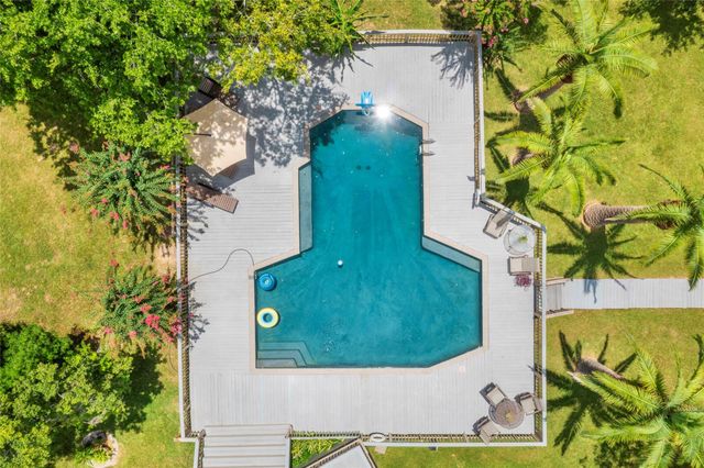 14009 W Hughes Road, Dickinson, TX 77539