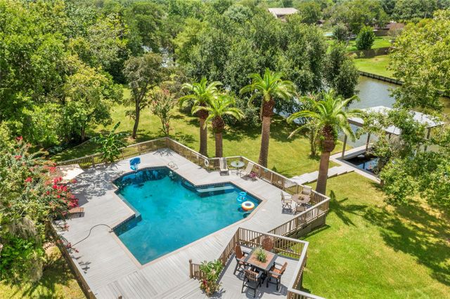 14009 W Hughes Road, Dickinson, TX 77539