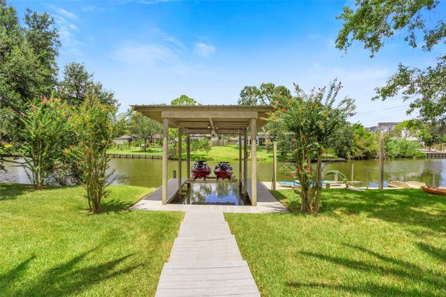 14009 W Hughes Road, Dickinson, TX 77539