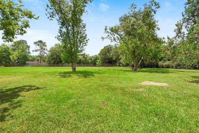 14009 W Hughes Road, Dickinson, TX 77539
