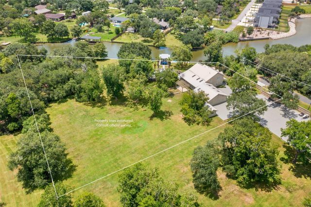 14009 W Hughes Road, Dickinson, TX 77539