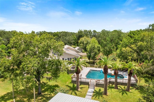 14009 W Hughes Road, Dickinson, TX 77539