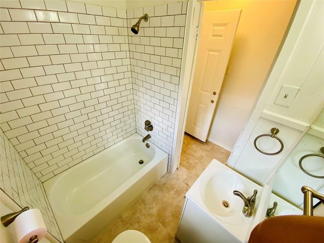 6501 Ponca ST B, Austin, TX 78741