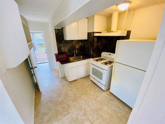 6501 Ponca ST B, Austin, TX 78741