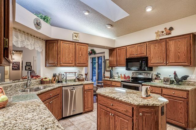 31 Promesa Lane, Hot Springs Village, AR 71909