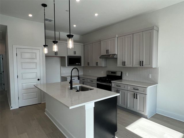 200 W 56th ST 5102, Austin, TX 78751