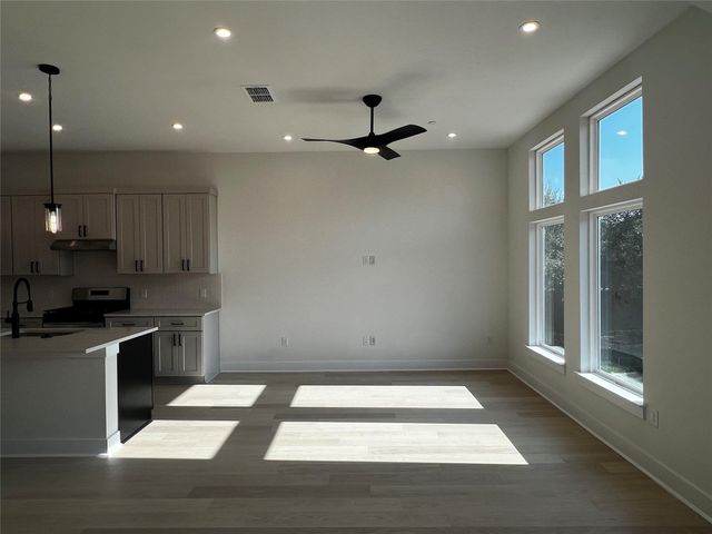 200 W 56th ST 5102, Austin, TX 78751