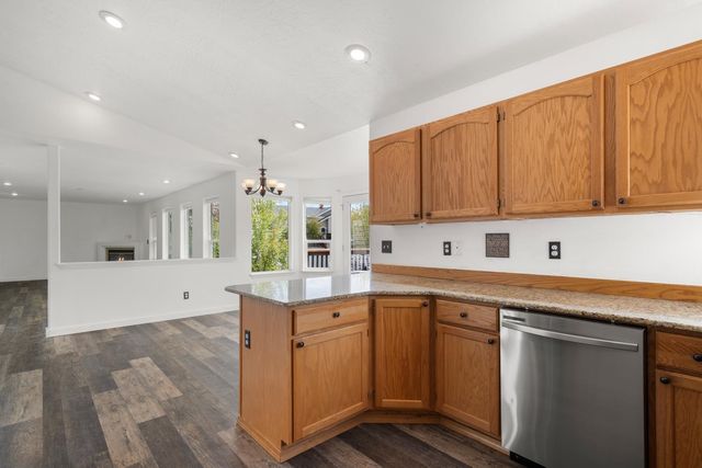 1015 N Fox Ridge Rd, Medical Lake, WA 99022