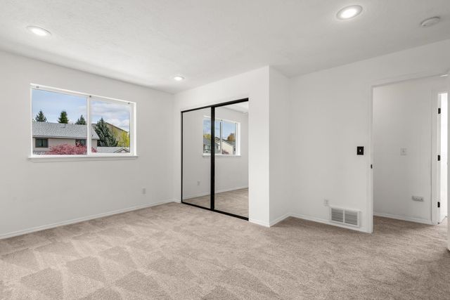 1015 N Fox Ridge Rd, Medical Lake, WA 99022
