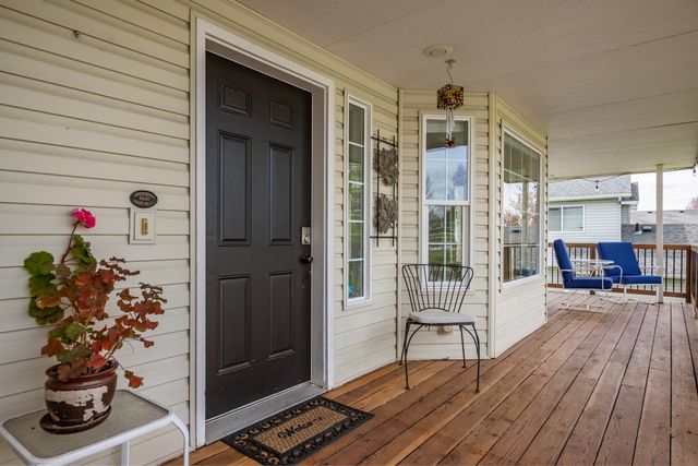 1015 N Fox Ridge Rd, Medical Lake, WA 99022