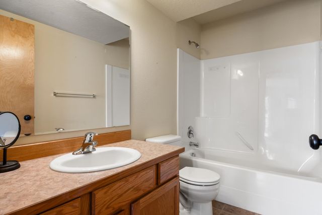 1015 N Fox Ridge Rd, Medical Lake, WA 99022