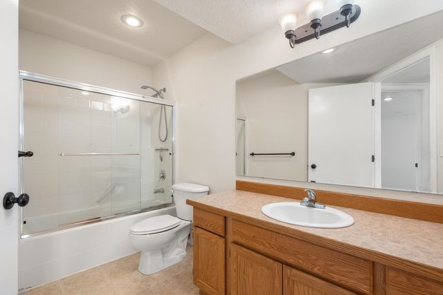 1015 N Fox Ridge Rd, Medical Lake, WA 99022