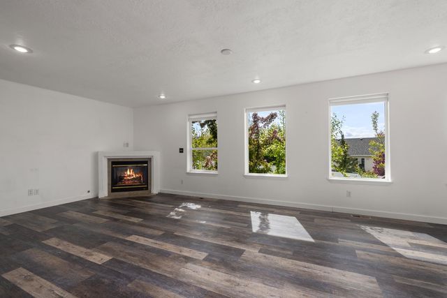 1015 N Fox Ridge Rd, Medical Lake, WA 99022