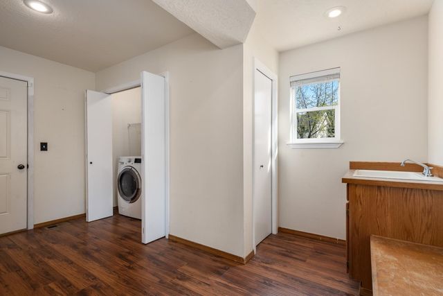 1015 N Fox Ridge Rd, Medical Lake, WA 99022