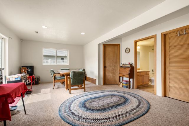 1015 N Fox Ridge Rd, Medical Lake, WA 99022