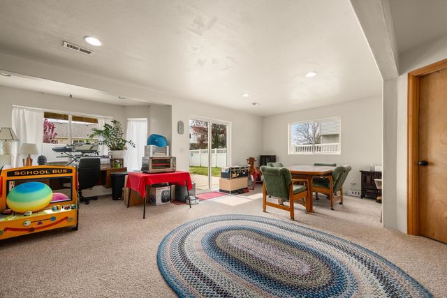 1015 N Fox Ridge Rd, Medical Lake, WA 99022
