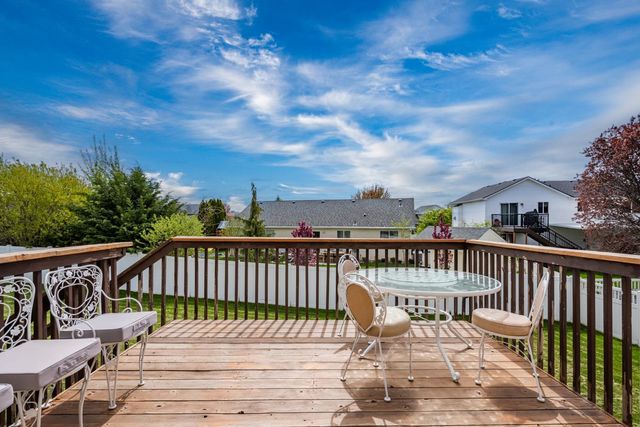 1015 N Fox Ridge Rd, Medical Lake, WA 99022