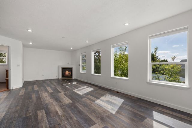 1015 N Fox Ridge Rd, Medical Lake, WA 99022