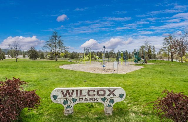 1015 N Fox Ridge Rd, Medical Lake, WA 99022
