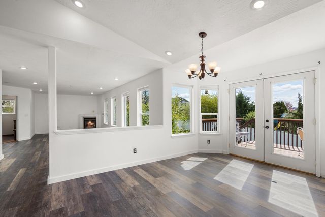 1015 N Fox Ridge Rd, Medical Lake, WA 99022