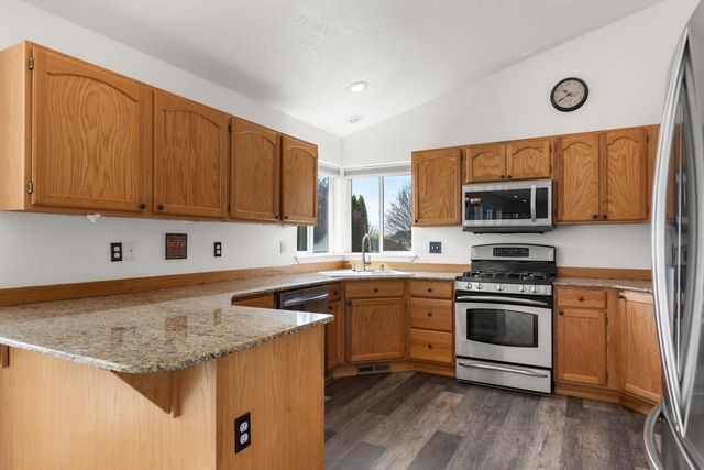 1015 N Fox Ridge Rd, Medical Lake, WA 99022