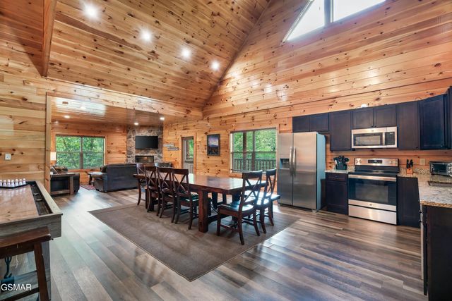 2180 Bear Haven Way, Sevierville, TN 37862