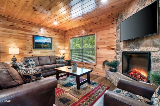 2180 Bear Haven Way, Sevierville, TN 37862